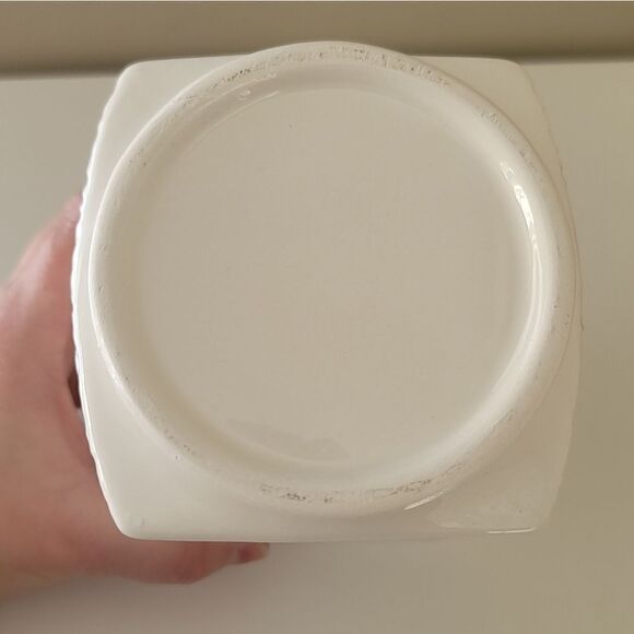 Laura Secord Ceramic Canister With Lid Silcone Ring #1138 - Picture 10 of 13